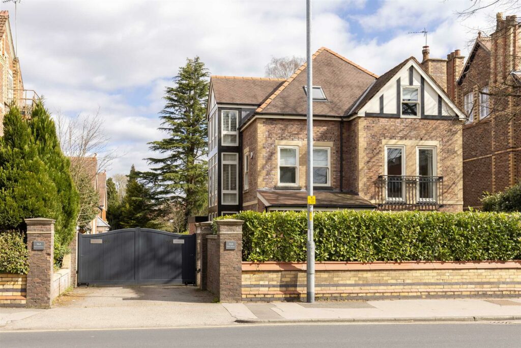 Superb detached family home over 3,500 sq ft
