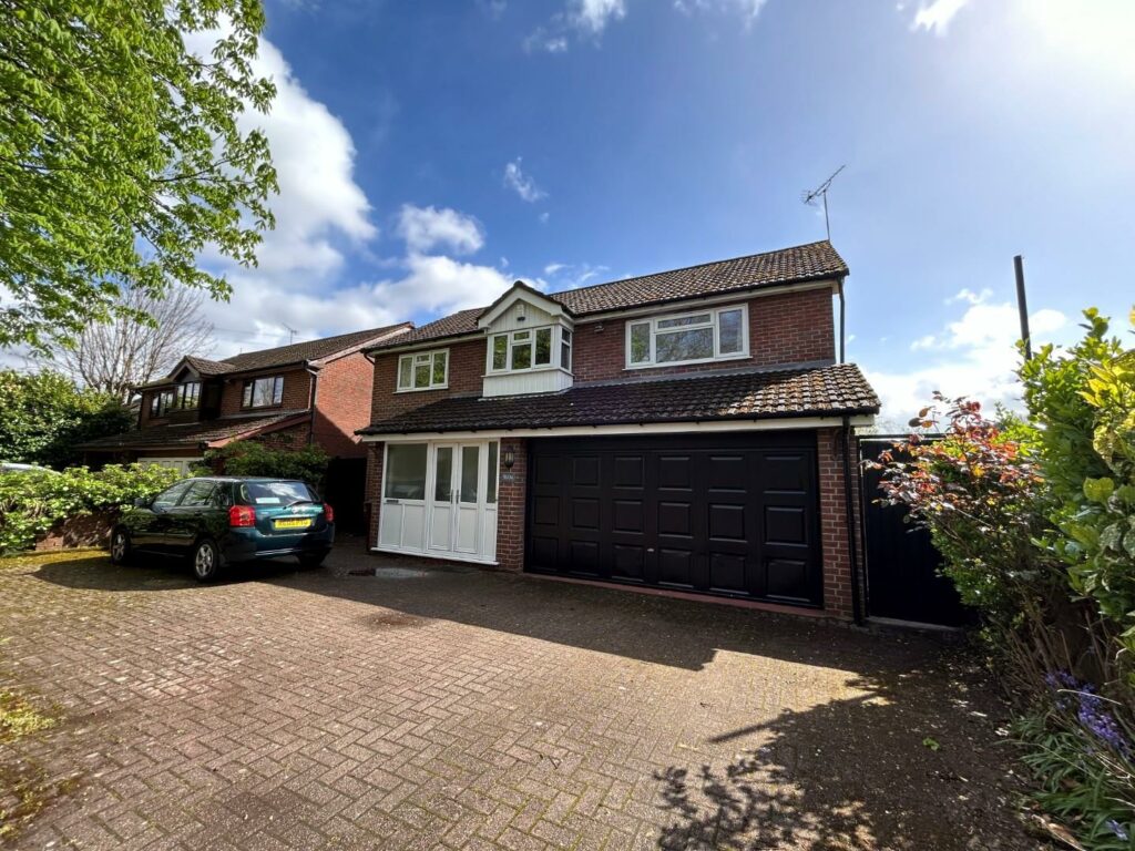 Superb detached family home in Didsbury (2301 sq ft)