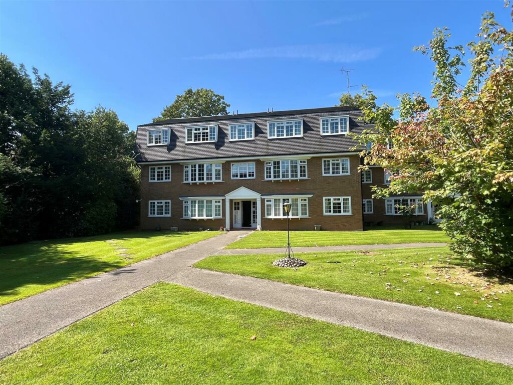 Dorchester Court, Brooklands Road