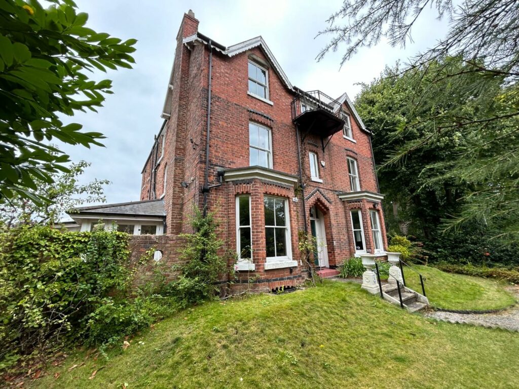 Six Double Bedroom Family Home